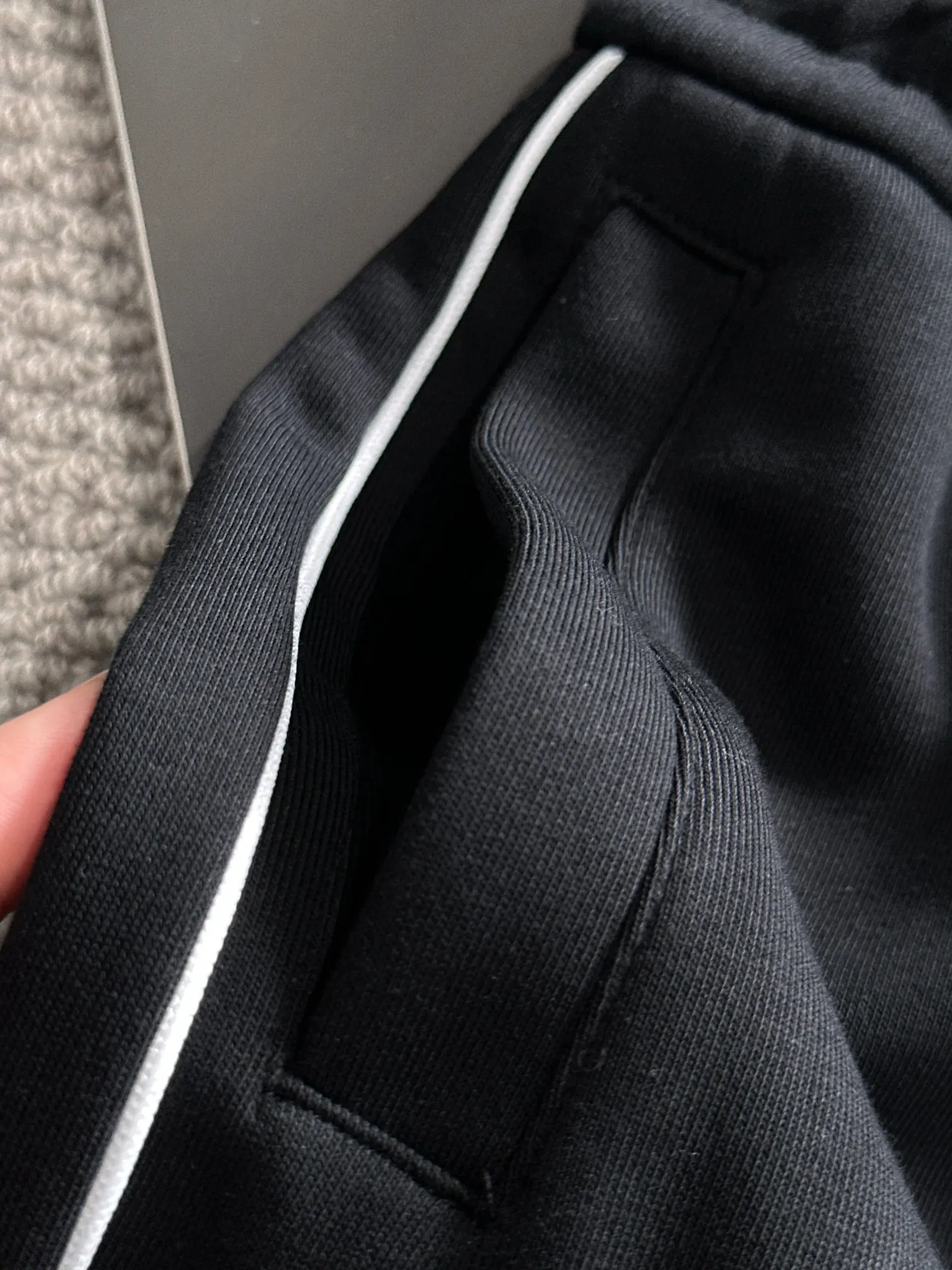 P310 Chrome Hearts* (exclusive quality in the market) hot style 2꯭0꯭2꯭5 new autumn pants original ⌚️ high version Chrome Hearts The fabric is made of 380g high-density double-sided Chinese custom fabric. It does not deform or shrink. The three-dimensional drape is amazing. Process introduction: chicken edge + classic horseshoe embroidery. Color: black SIZE: M-XXXL